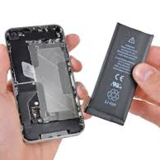 Thay pin iPhone linh kiện chính hãng tại Hữu Nghị Smartphone