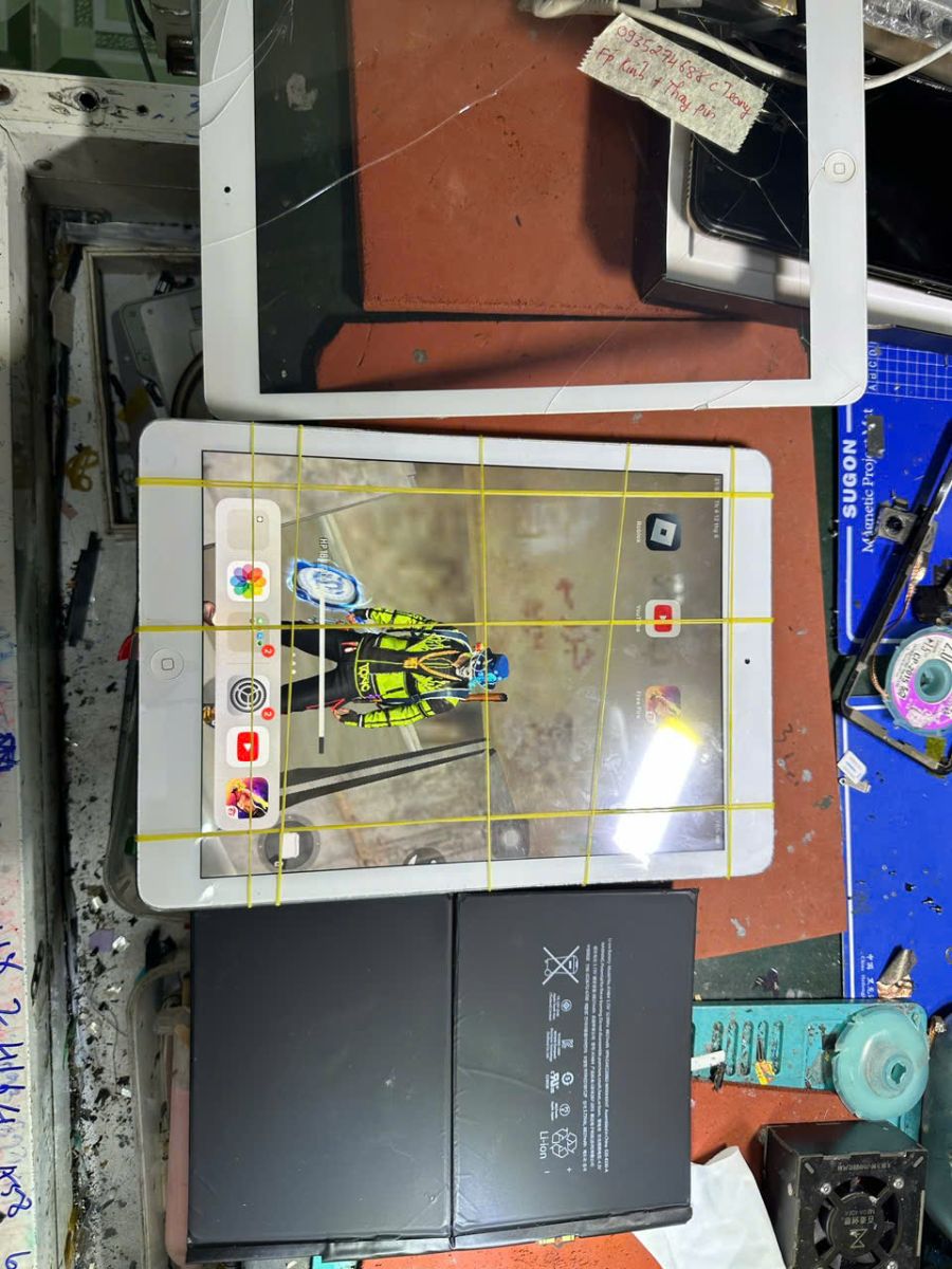 Giá Thay Màn Hình iPhone Chính Hãng Bao Nhiêu?